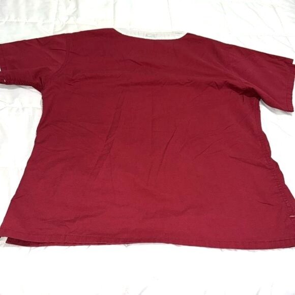 Womens Red V-Neck Short Sleeve Scrub Top With Pockets - Picture 6 of 7